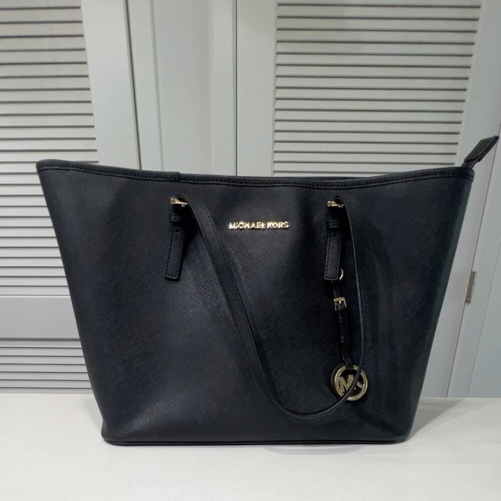 Authentic Michael Kors Jet Set Travel Saffiano Leather Top-Zip Tote Bag Black
